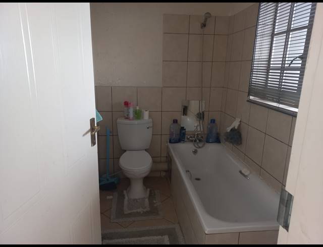 1 BEDROOM APARTMENT FOR SALE IN WATERVAL EAST